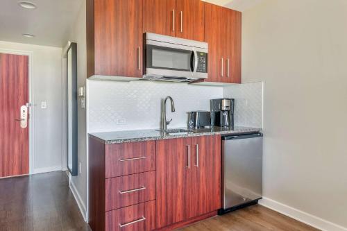 Η κουζίνα ή μικρή κουζίνα στο Hilton Grand Vacations Club Las Palmeras Orlando