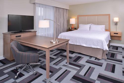 Ένα ή περισσότερα κρεβάτια σε δωμάτιο στο Hampton Inn and Suites Ames, IA