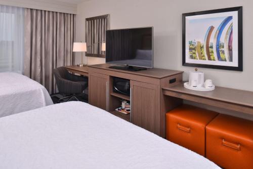 Ένα ή περισσότερα κρεβάτια σε δωμάτιο στο Hampton Inn and Suites Ames, IA
