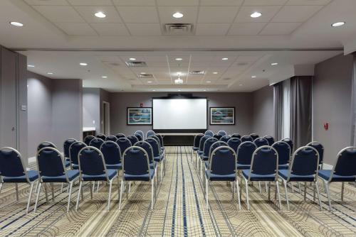 Konferenční prostory v ubytování Hampton Inn Emerson - Lakepoint, Ga
