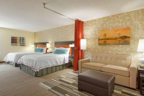 Katil atau katil-katil dalam bilik di Home2 Suites by Hilton Alexandria