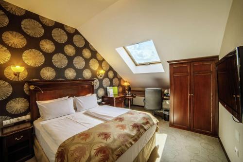 Postel nebo postele na pokoji v ubytování DoubleTree by Hilton Hotel Sighisoara - Cavaler