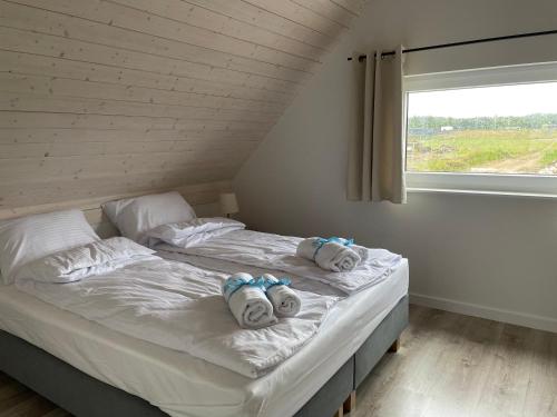 Un pat sau paturi într-o cameră la Apartamenty Lawendowy Zakątek & SPA