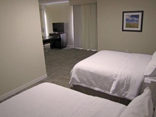 Postel nebo postele na pokoji v ubytování Hampton Inn McPherson