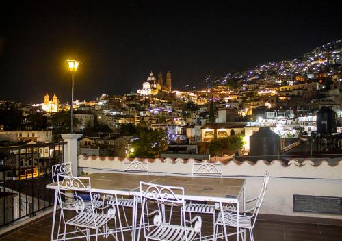 Γενική άποψη της πόλης Taxco de Alarcon ή θέα της πόλης από  αυτή η παραθεριστική κατοικία