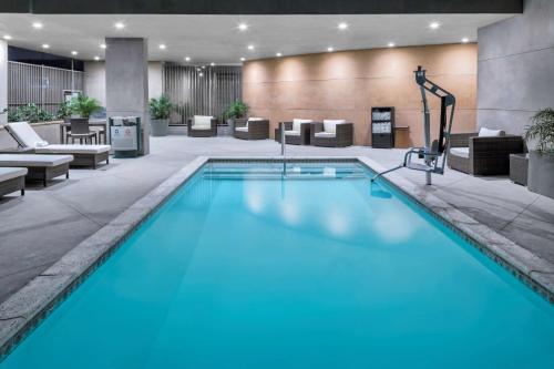 Hampton Inn & Suites Los Angeles/Hollywood, CA Image