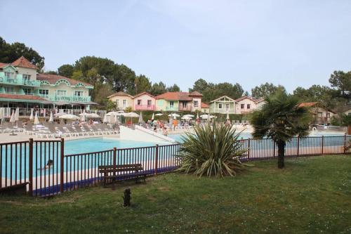 Hồ bơi trong/gần Maison 3 pièces 6 personnes proche golf et océan