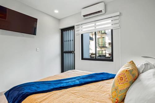 Postel nebo postele na pokoji v ubytování Morgan Residences 603