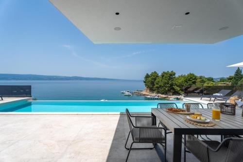 Seafront Villa Kiara with 5 en-suite bedrooms in Omiš