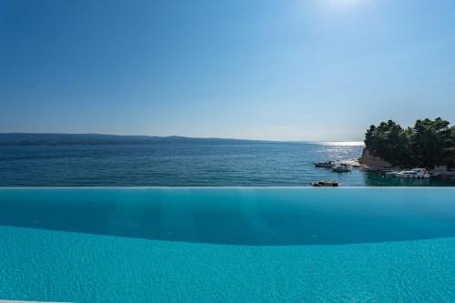 Seafront Villa Kiara with 5 en-suite bedrooms in Omiš