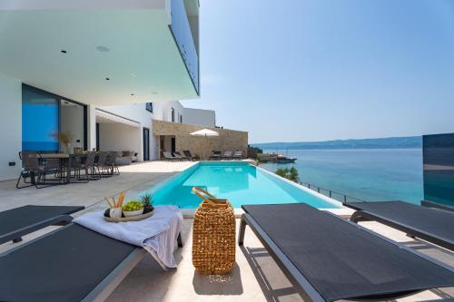 Seafront Villa Kiara with 5 en-suite bedrooms in Omiš