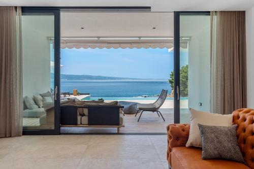 Seafront Villa Kiara with 5 en-suite bedrooms in Omiš