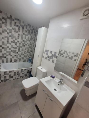 Alojamiento ENTERO en Madrid, con ACCESO PRIVADO