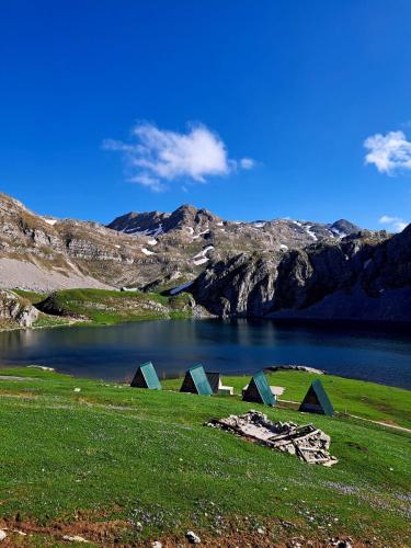 Gallery image of Kapetanovo jezero, Mountain cottage Captain's Lake in Kolašin