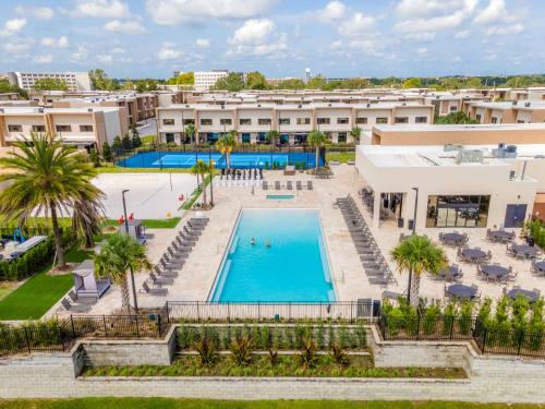 an aerial view of the pool at a resort at 7594 Magic Village 3suites 6guets 8 min Disney in Orlando
