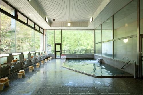 a large bathroom with a pool of water and sinks at Hotel Gujo Hachiman in Gujo