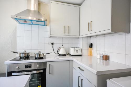 Stay with Alexandra - Free Parking - Free Wifi Superb Location photo 25