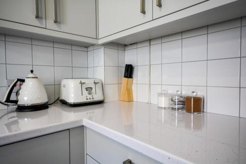 Stay with Alexandra - Free Parking - Free Wifi Superb Location photo 23