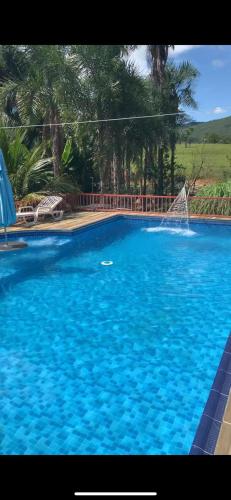 a large blue swimming pool with a net in it at Serra Dourada Mossâmedes in Mossâmedes