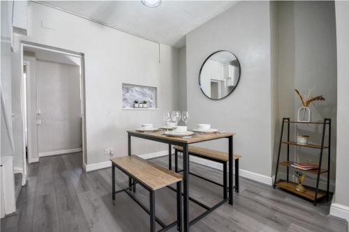 Stay with Alexandra - Free Parking - Free Wifi Superb Location photo 22