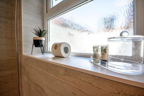 Stay with Alexandra - Free Parking - Free Wifi Superb Location photo 21