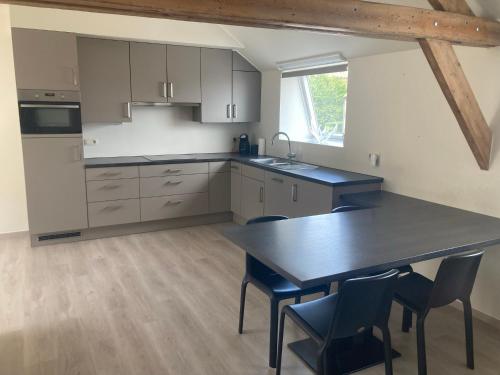 a kitchen with a table and chairs in a room at Appartement Kroketje 