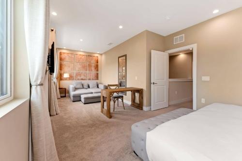 7458 Modern 9 guests 3 suites jacuzzi 8 min Disney photo 38