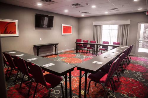 Ärikülastajate ala ja/või konverentsiruum majutusasutuses Hampton Inn-Pontiac