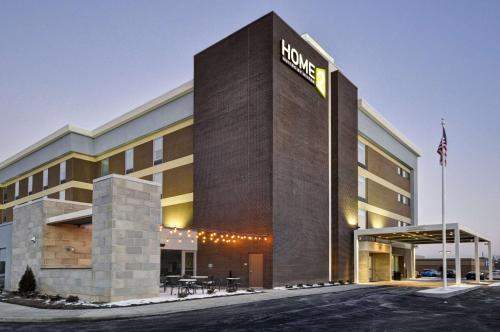 a hotel building with a sign that reads honolulu at Home2 Suites By Hilton Mt. Juliet, Tn in Mount Juliet