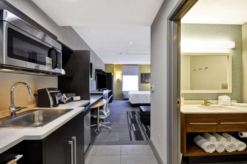 Dapur atau dapur kecil di Home2 Suites By Hilton Mt. Juliet, Tn