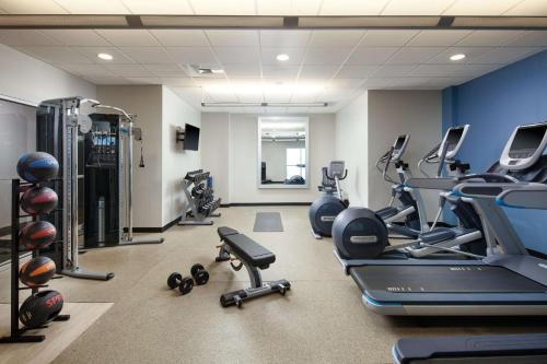 Palestra o centro fitness di Embassy Suites by Hilton Charlotte Uptown