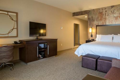 a hotel room with a bed and a flat screen tv at Hampton Inn & Suites Murrieta in Murrieta