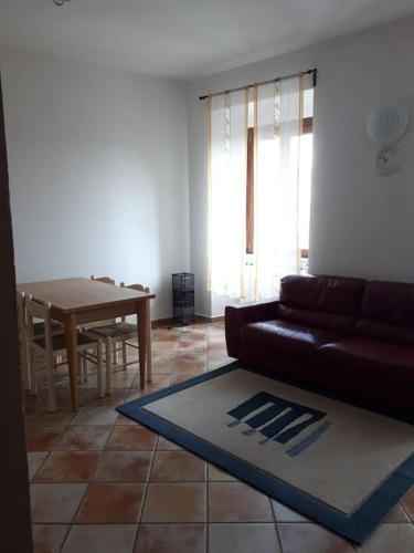 a living room with a couch and a table at Casa Assunta in Corvara