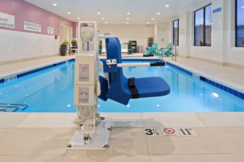 a swimming pool with a swimming machine in front of it at Hampton Inn & Suites- Seattle Woodinville Wa in Woodinville