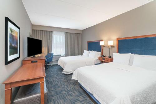 TV a/nebo společenská místnost v ubytování Hampton Inn & Suites Newburgh Stewart Airport, NY