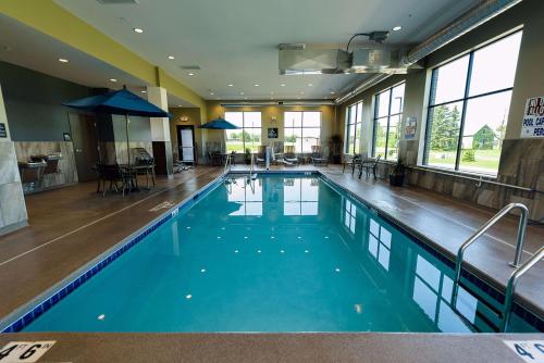 Kolam renang di atau dekat dengan Hampton Inn Superior Duluth, Wi