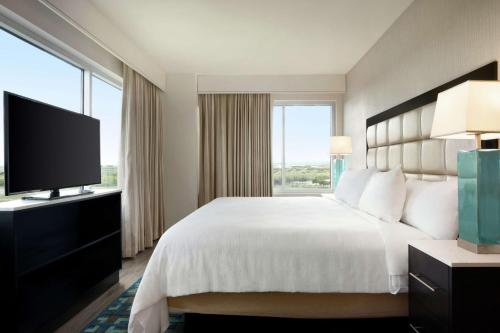 Embassy Suites By Hilton San Antonio Landmark Image