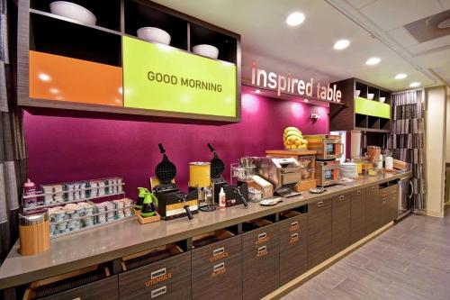 a fast food restaurant with a counter with food at Home2 Suites by Hilton Atlanta Norcross in Norcross