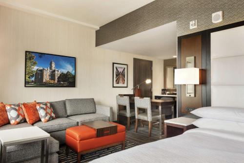 Легло или легла в стая в Embassy Suites By Hilton Noblesville Indianapolis Conv Ctr