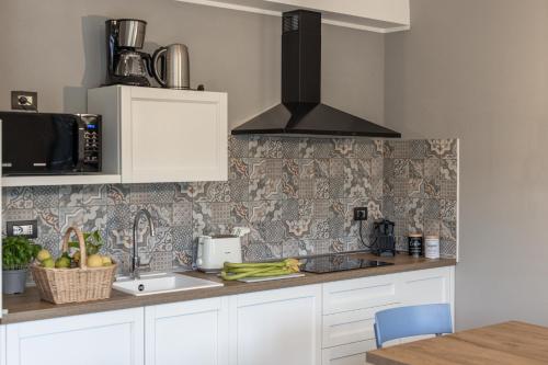 a kitchen with a sink and a microwave at Laserrafelice in Imperia