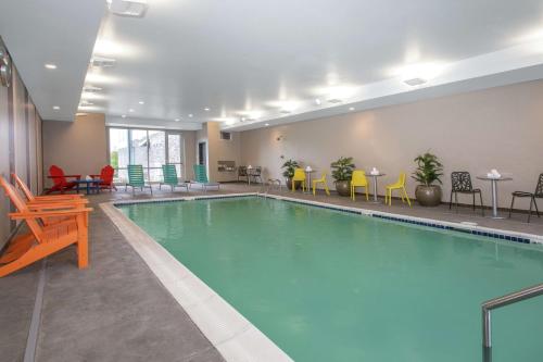 Bazén v ubytování Home2 Suites Smithfield Providence nebo v jeho okolí