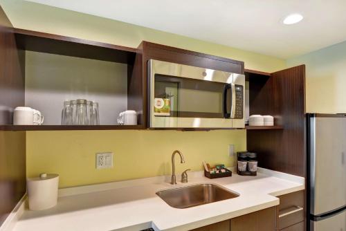 a kitchen with a sink and a microwave at Home2 Suites By Hilton Hilton Head in Hilton Head Island