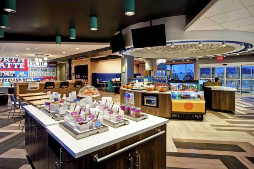 a food court in a restaurant with a buffet at Tru By Hilton North Platte in North Platte