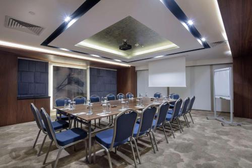 a conference room with a long table and chairs at Hilton Garden Inn Yalova in Yalova