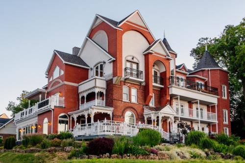a large red brick building with white balconies at Niagara Grandview Boutique Hotel in Niagara Falls