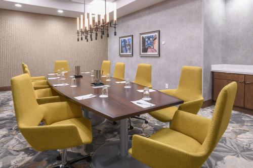 Hilton Garden Inn Cincinnati Midtown Image
