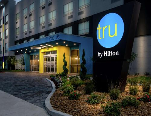 a building with the tru sign in front of it at Tru by Hilton Lafayette River Ranch in Lafayette