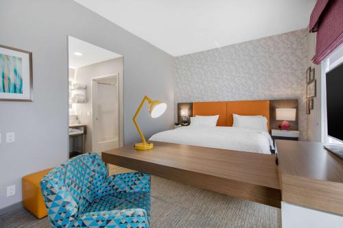 a bedroom with a bed and a desk and a chair at Hampton Inn & Suites Ruidoso Downs in Ruidoso Downs