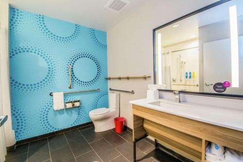 a bathroom with a toilet and a sink at Tru By Hilton Bowling Green in Bowling Green