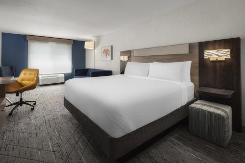 a bedroom with a large white bed and a desk at Holiday Inn Express Bothell by IHG in Bothell